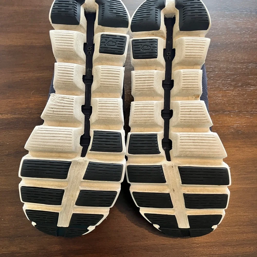 On Running breathable black